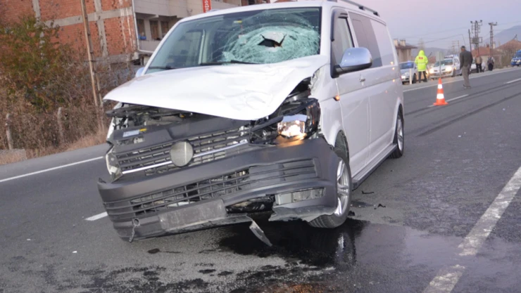 Minibüsün çarptığı adam hayatını kaybetti