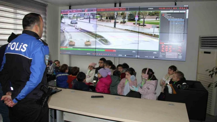 Minik Öğrencilerden Emniyet Müdürlüğüne Ziyaret