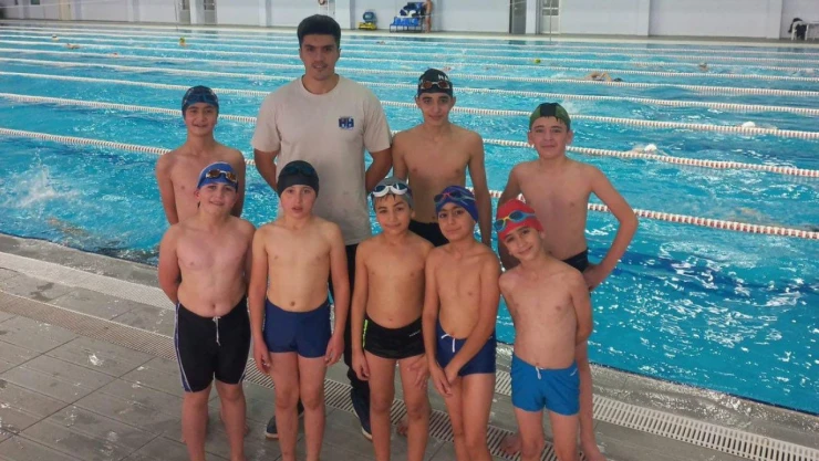 Minik Yüzücüler Kulaçları İle Çorum'u Temsil Edecek