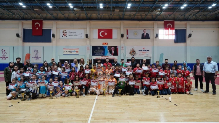 Minikler Hentbol İl Birinciliği Düzenlendi