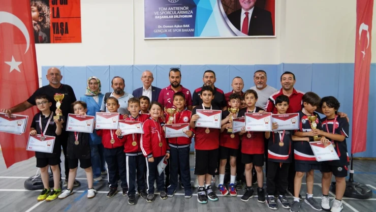 Minikler Masa Tenisi'nde Kapıştı