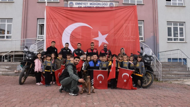 Miniklerden emniyet güçlerine ziyaret