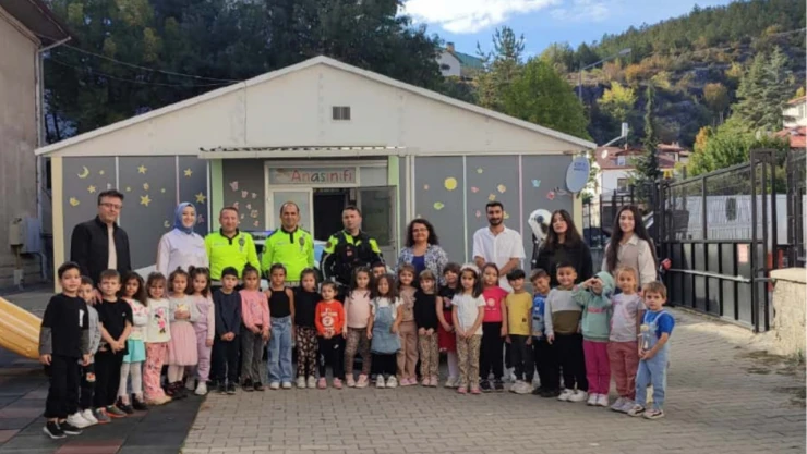 Miniklere Trafik Eğitimi Verildi