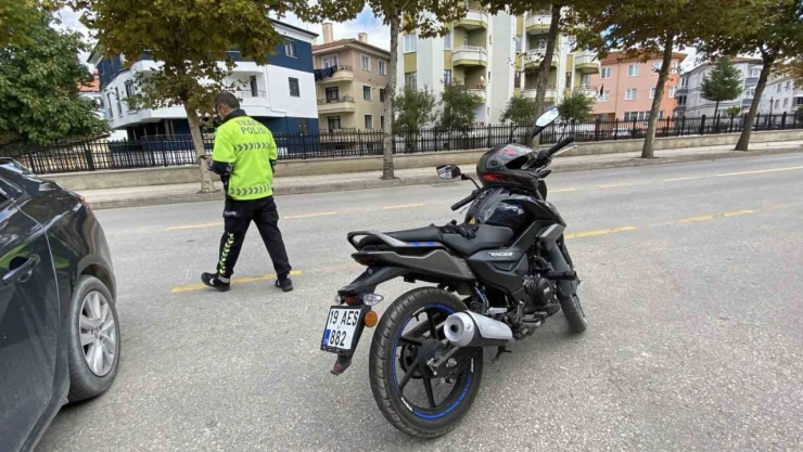 Motosiklet İle Otomobil Çarpıştı: 1 Yaralı