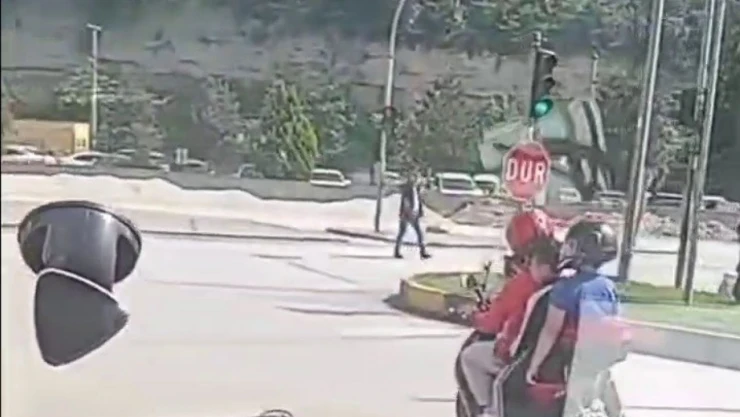 Motosiklette 4 Kişilik Tehlikeli Yolculuk