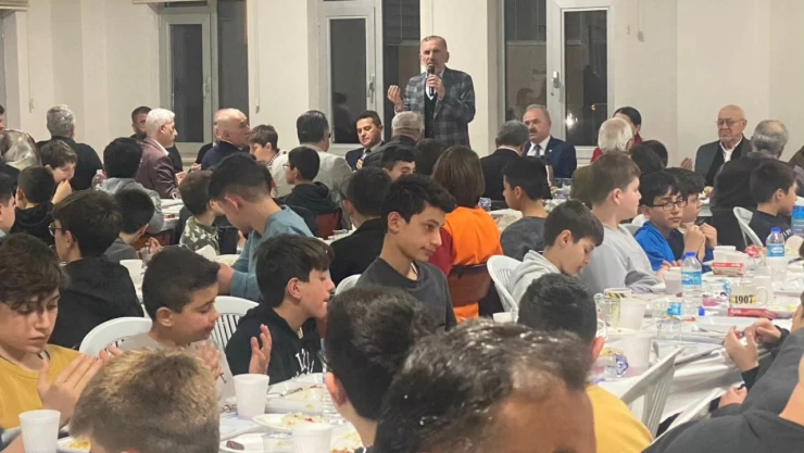 Müftü Derin Öğrencilerle İftarda Buluştu