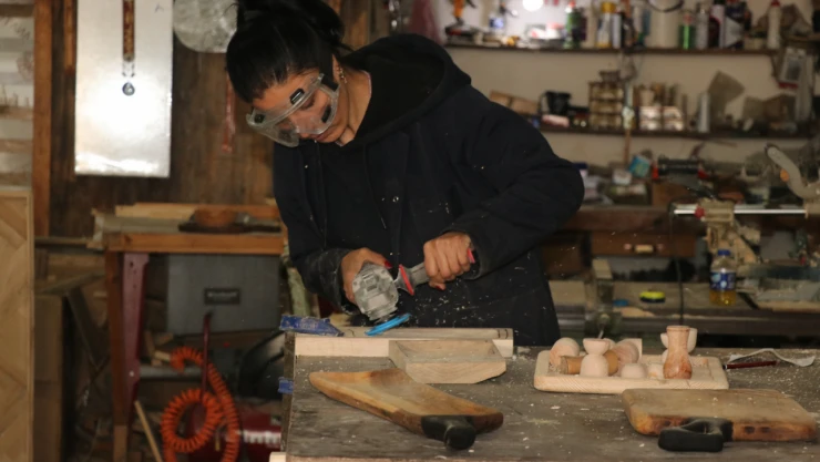 Muhasebeciliği Bırakıp Ahşap Sanatına Yöneldi