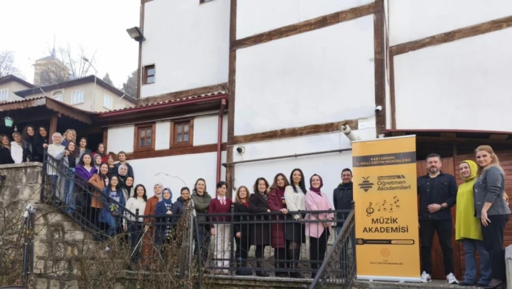 Müzik Akademisi Devam Ediyor
