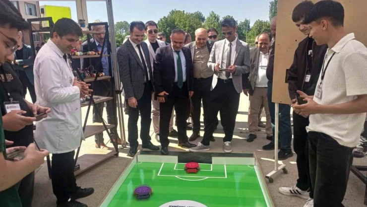 Nuran-Celal Gülşen MTAL'de Gençlik Haftası Ve Okul Sergisi Düzenlendi