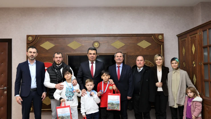 O Öğrencilerden İl Millî Eğitim Müdürü Hasan Gümüş'e Ziyaret