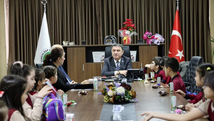 Öğrenciler, Belediye Başkanı Erdem'i Ziyaret Etti