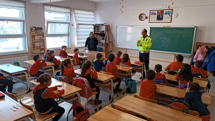 Öğrenciler Bilinçlendiriliyor