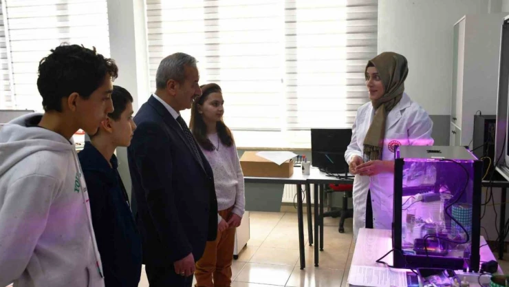 Öğrenciler Uzayda Gıda Ürünleri Yetiştirme Deneylerini Sürdürüyor