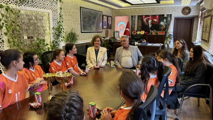 Öğrencilerden Makam Ziyareti
