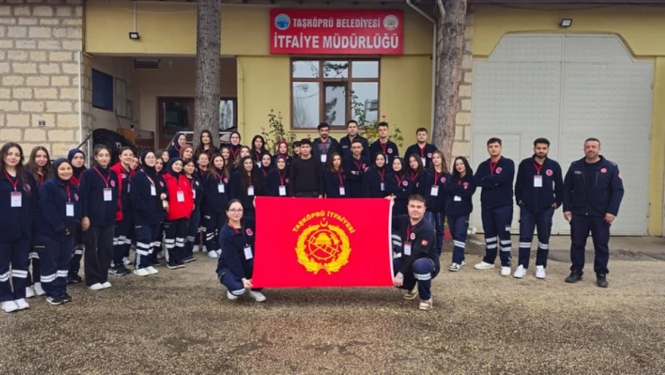 Öğrencilere Afet Ve Acil Durum Eğitimi Verildi