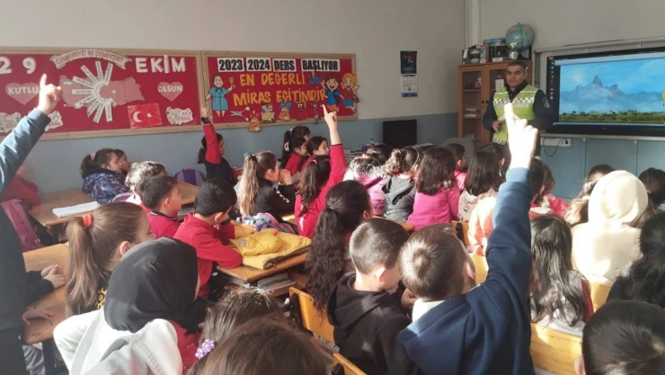 Öğrencilere Trafik Semineri Verildi
