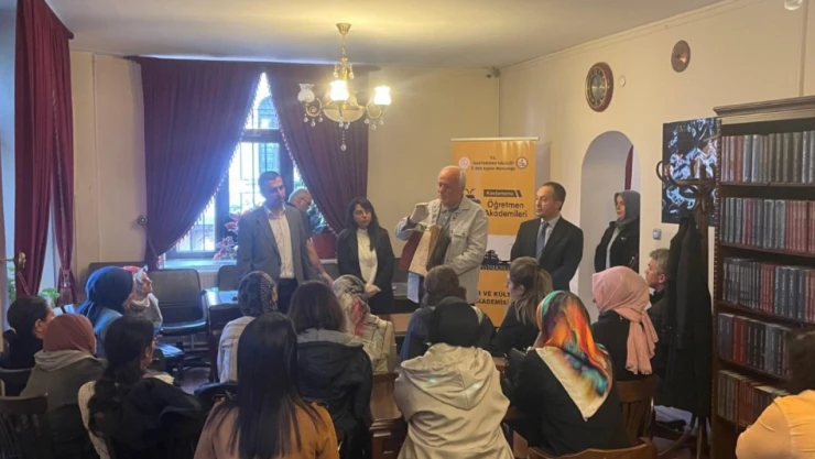 Öğretmenlere Yazma Eser Kütüphanesi Tanıtıldı