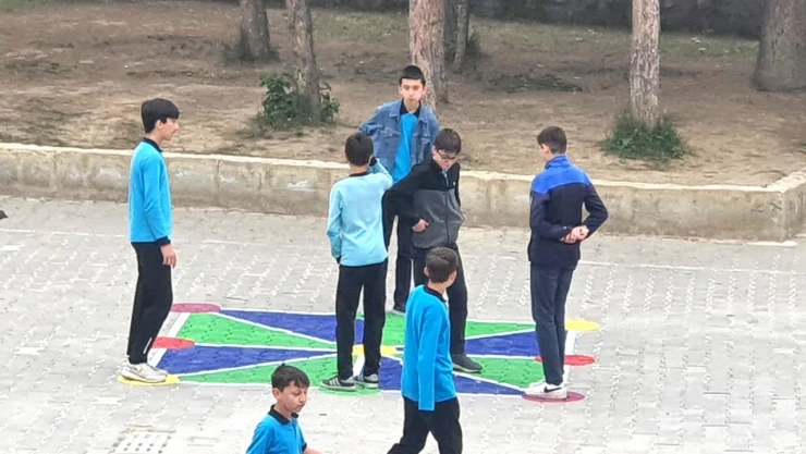 Okul Bahçeleri Geleneksel Oyunlarla Rengârenk
