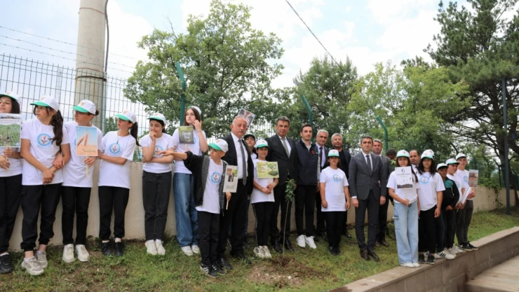 Okuldaki Çiftlik Projesi ile Fidanlar Toprakla Buluştu