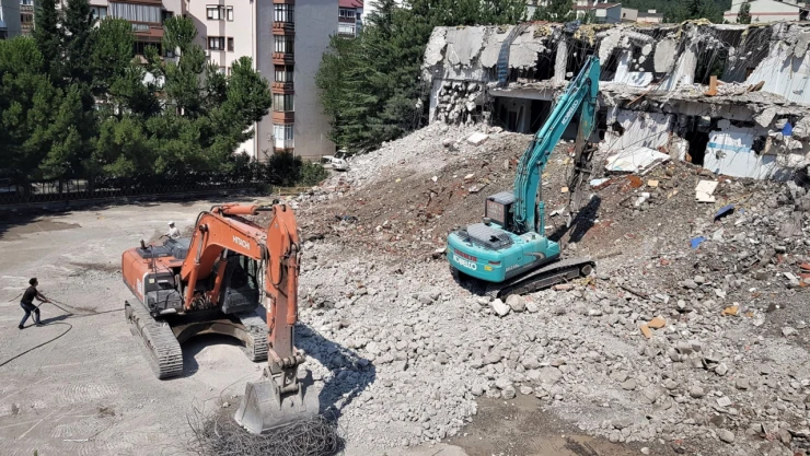 Okullarda yıkım ve güçlendirme çalışmaları başladı