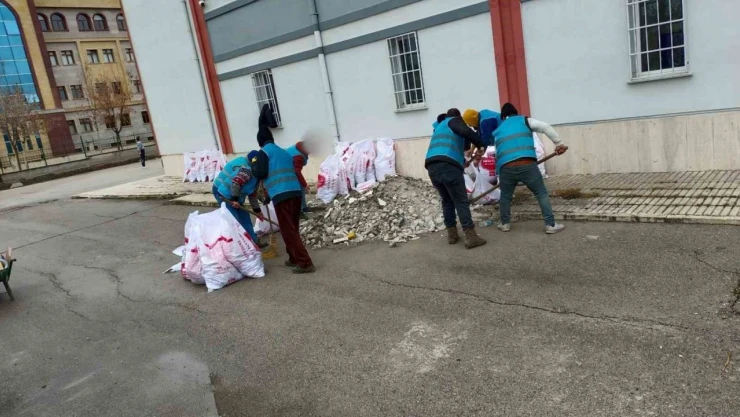 Toplumla 'Bütünleşmeleri' Amaçlandı