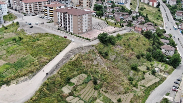 Okulunun yakınında heyelan meydana geldi