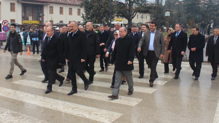 Öncelik Hayatın, Öncelik Yayanın