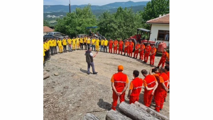 Orman eğitimlerini sürdürüyor