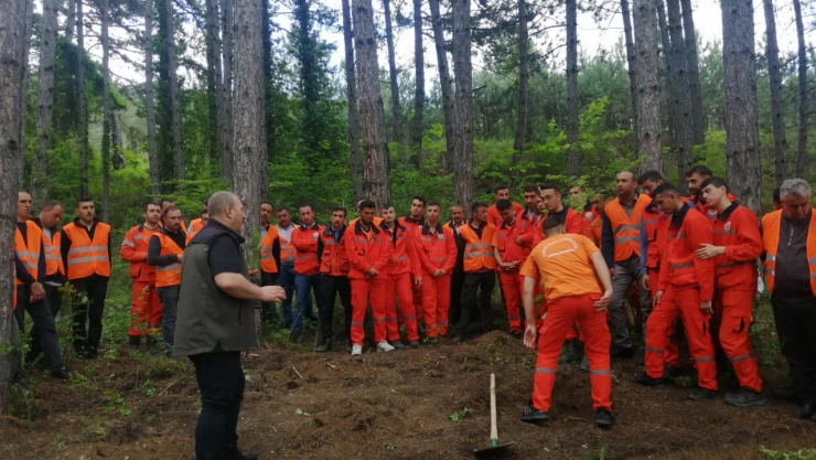 Orman eğitimlerini sürdürüyor