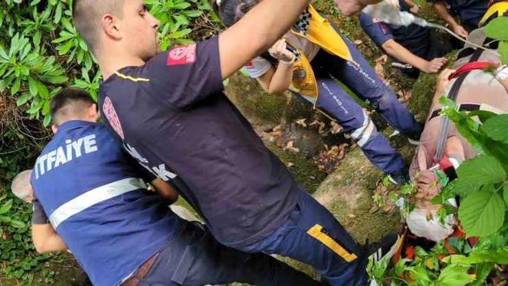 Ormanda Yaralandı, 1 Km Sedyeyle Taşındı