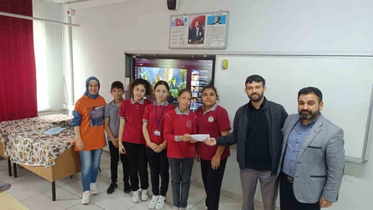 Ortaokul Öğrencilerinden El Emeği Ürünlerinden Bağış