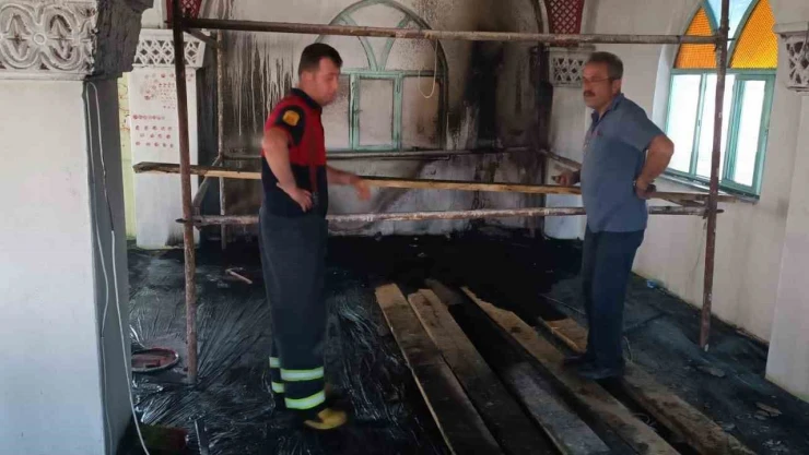Osmancık'ta Camide Çıkan Yangın Söndürüldü