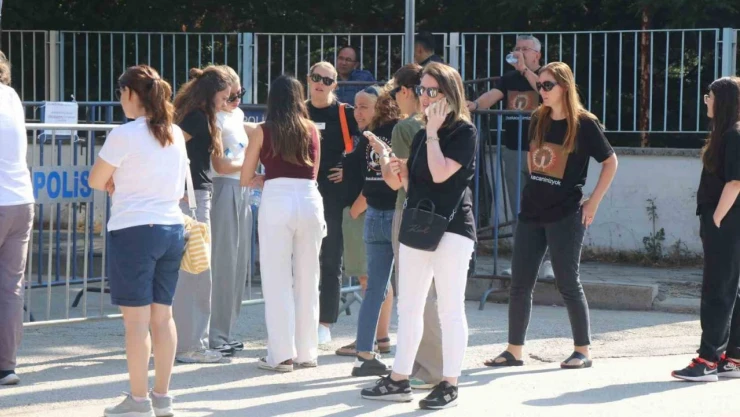 Otel Faciasından Kurtulan Anne: 'Hayatta Olduğumuz İçin Şükredemez Haldeyiz'