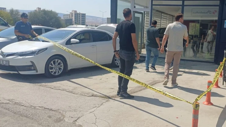 Oto Galeriye Silahlı Saldırı: 1 Yaralı