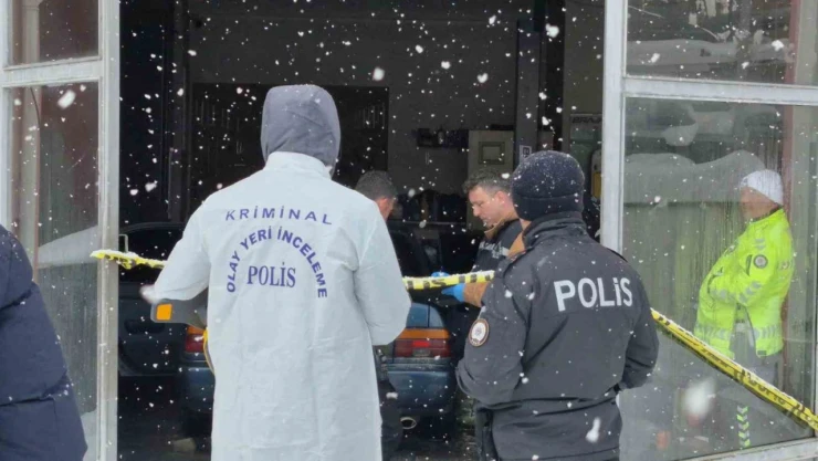 Aracında Ölü Bulundu