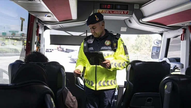 Otobüslere Yolcu Gibi Biniyorlar