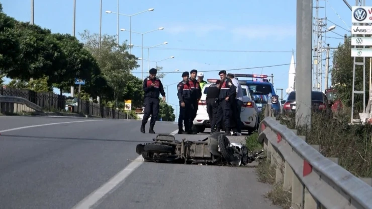 Otomobil elektrikli bisiklete çarptı: 2 yaralı