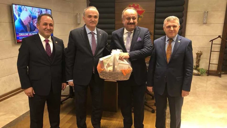 Otomobil fabrikası için Bakan Özlü ile görüştüler