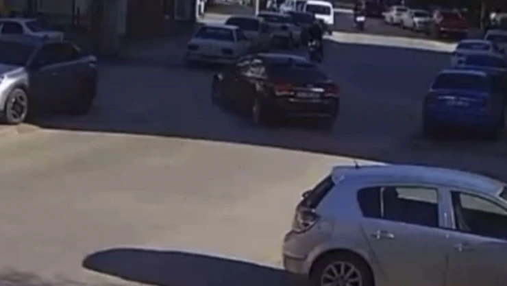 Otomobil İle Motosiklet Çarpıştı!