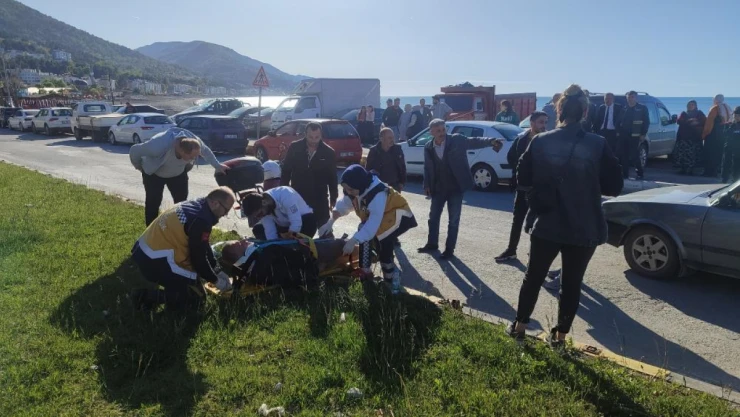 Otomobil ile Motosiklet Çarpıştı: 1 Yaralı