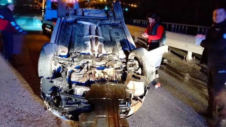 Otomobil Köprü Üzerinde Takla Attı