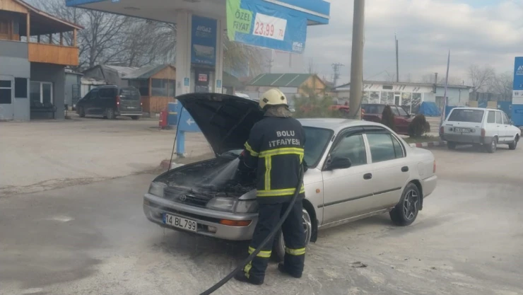 Otomobil Motor Kısmından Alev Aldı