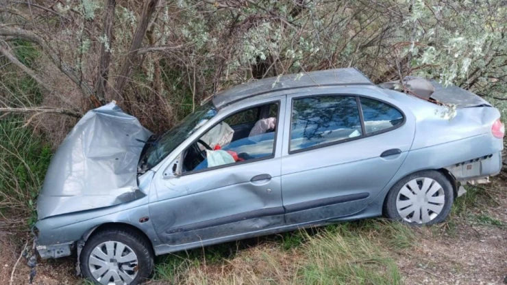 Otomobil Şarampole Devrildi: 1 Ölü, 1 Yaralı