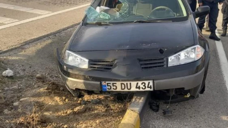 Otomobil su kanalına düştü: 4 YARALI