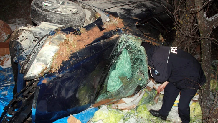 Otomobil tarlaya uçtu