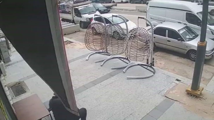 Otomobilin Çarptığı Yaşlı Adam Yaralandı