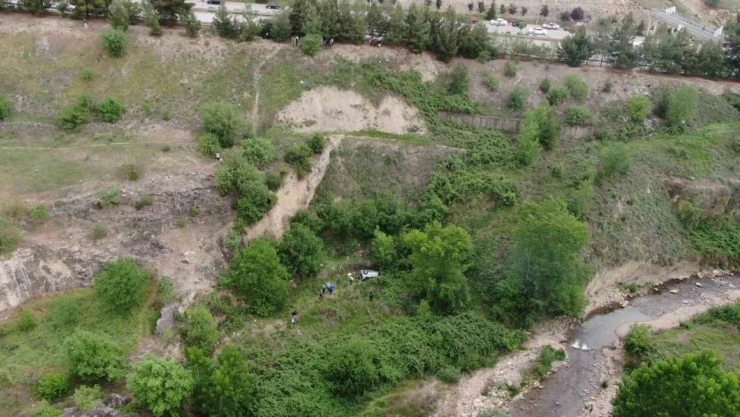 Otomobiliyle 70 Metreden Şarampole Uçtu