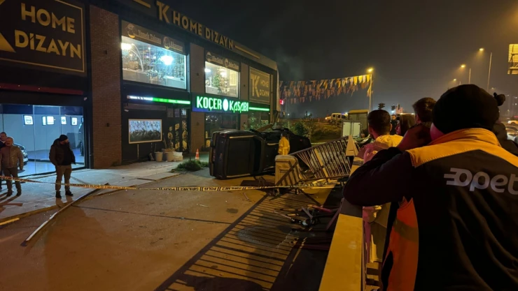 Otomobille Çarpışan Pikap 30 Metre Savruldu: 3 Yaralı