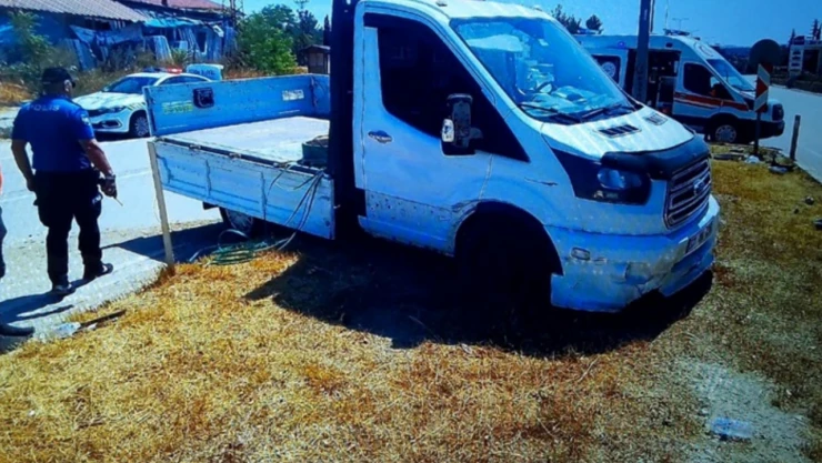 Otomobille Pikap Çarpıştı