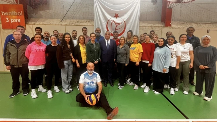 Oturarak Voleybol Yardımcı Antrenör Eğitimi Yapıldı